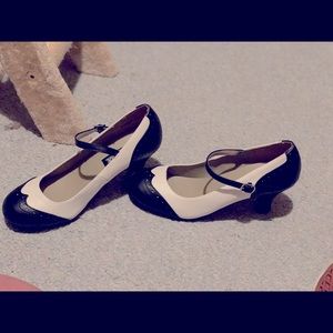 New, never worn vintage heels from unique vintage